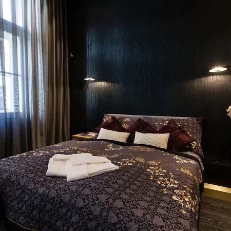 Spinhuissteeg 4bedrooms Apt *